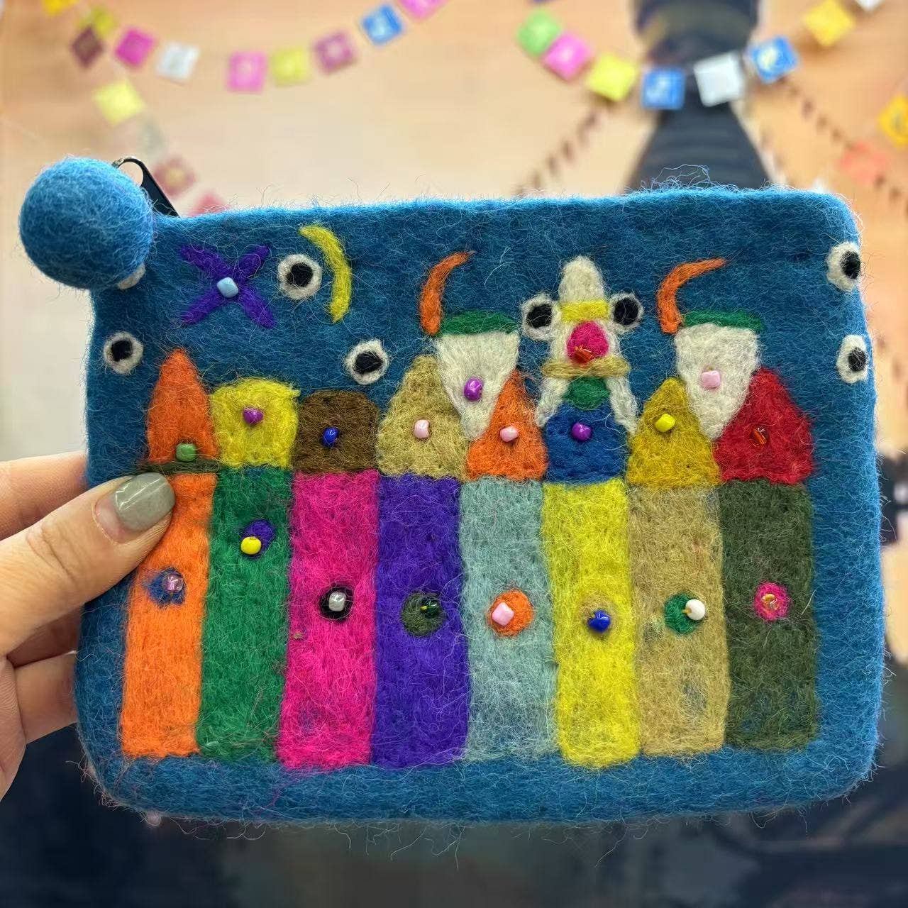 Tourtiwi - Wholesale Portemonnee - Dames - Schattige Kleine Vilten Tasjes met Sprookjesachtige Stadsdecoraties1