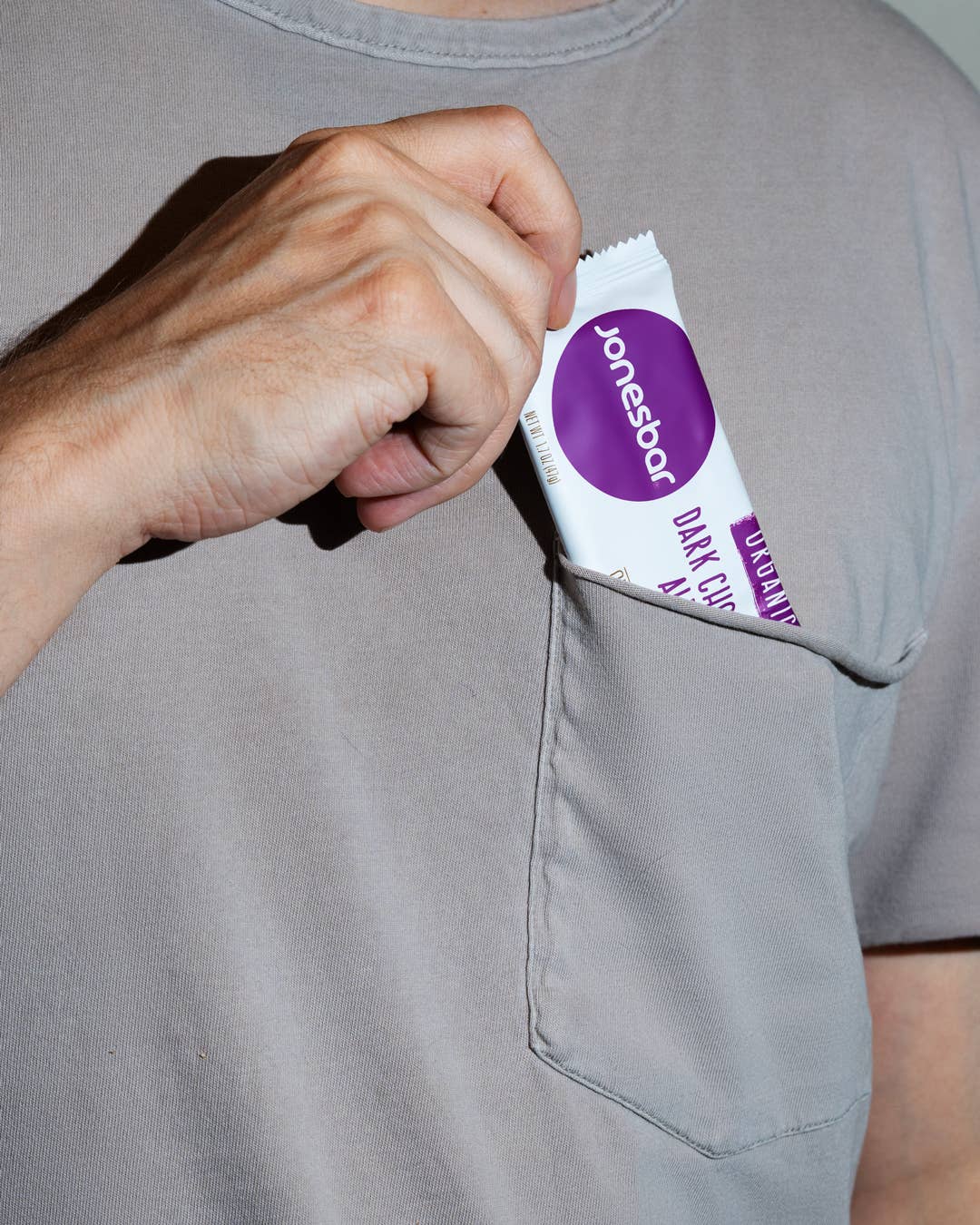 Jonesbar - Wholesale Snack Bar - JONESBAR Dark Chocolate Almond Organic Fruit & Nut Bar Vegan5