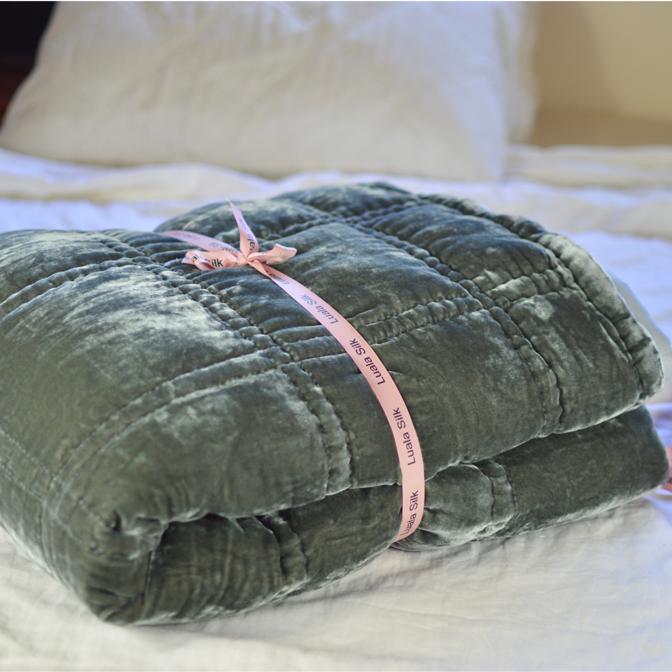 Luala Silk – Engroshandel Tæppe –  Silkefløjl stort firkantet syet tæppe - skifergrå10