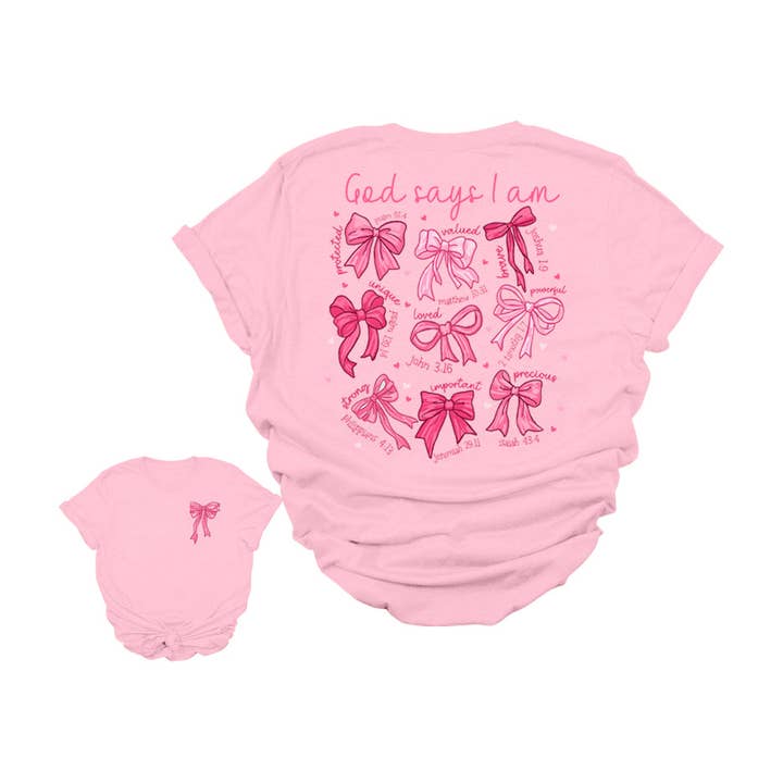 Gott sagt, ich bin ein christliches Grafik-T-Shirt | Glaubensbasiertes Bibelvers-Schleifen-Tee | Inspirierendes Schrift-Shirt für Frauen | Süßes Jesus-Mädchen-Ästhetik-Tee | Erhebendes religiöses Affirmations-T-Shirt für den Großhandel von House of Savvy