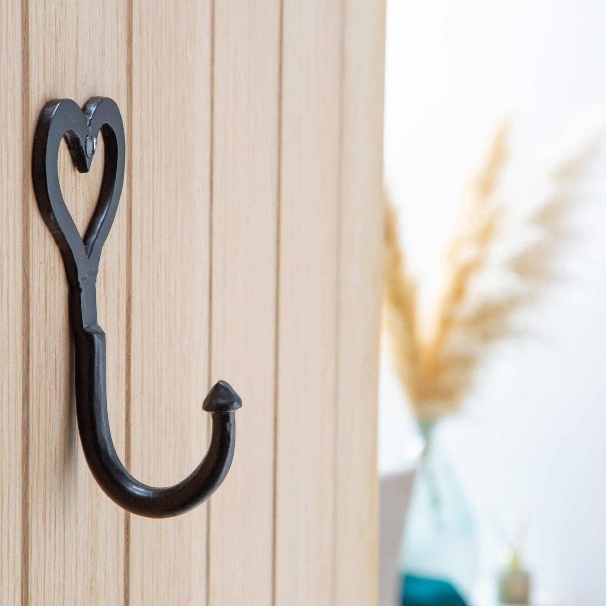 Rinkit Ltd – wholesale Wall hook – Single Heart Hook - W65mm x H130mm - Black1