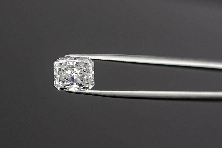 DV Custom Jewelry USA - Wholesale Single Stone/Solitaire Ring - Radiant 1-5 CT Loose Lab Grown Diamond (E-F/ VVS-VS) w/ IGI1