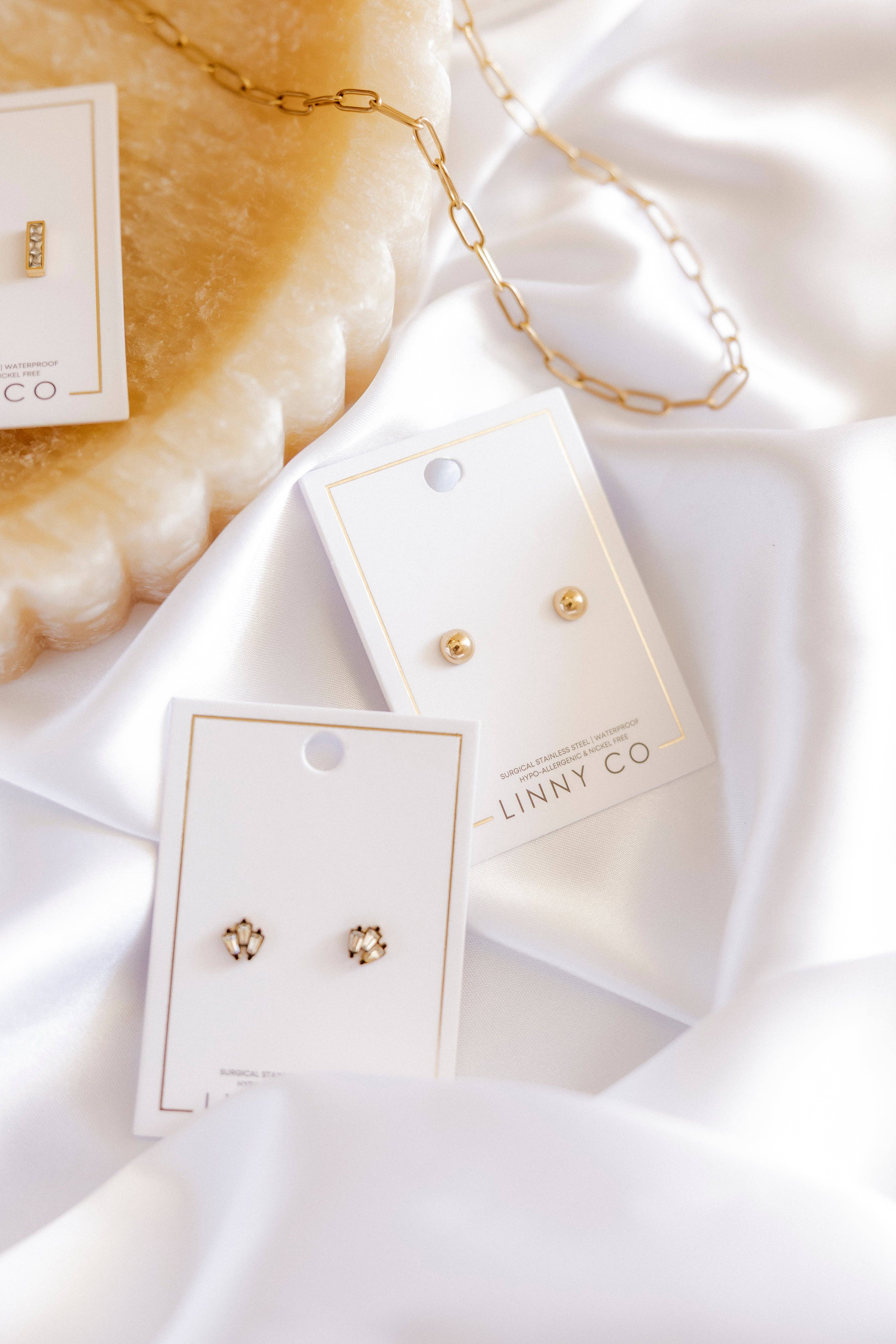 LINNY CO - Wholesale Stud/Post Earrings - Screwback Stud Earrings - Demi Gold5