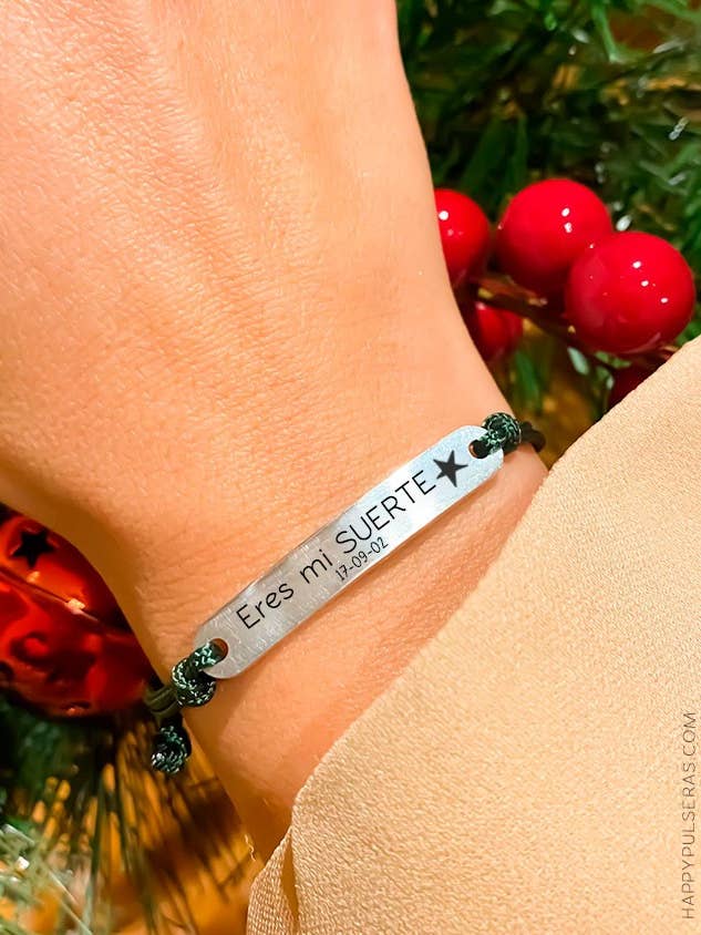 Macramé rope bracelet with a narrow elongated medal. for wholesale by Happypulseras