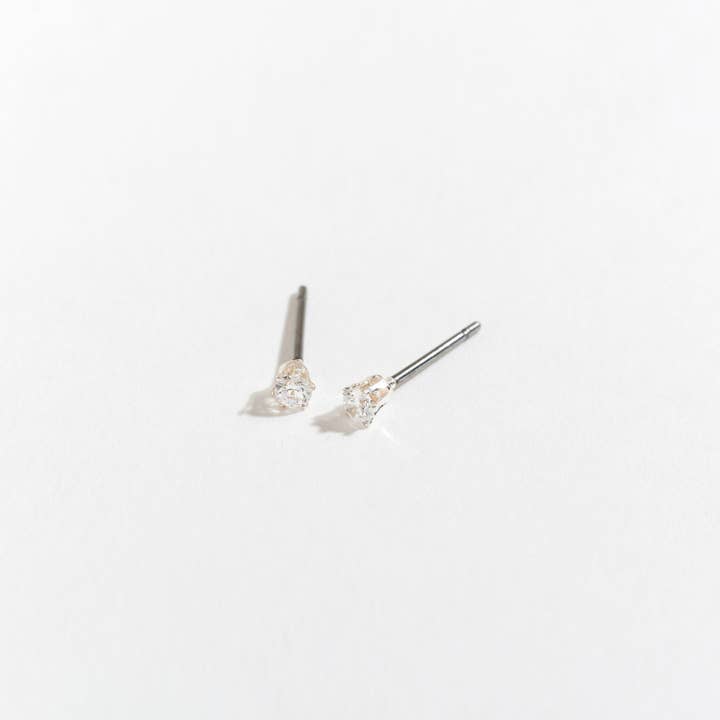 Howard's – Engroshandel Ørestikkere – 2mm Cubic Zirconia øre Sense Stud Øreringe