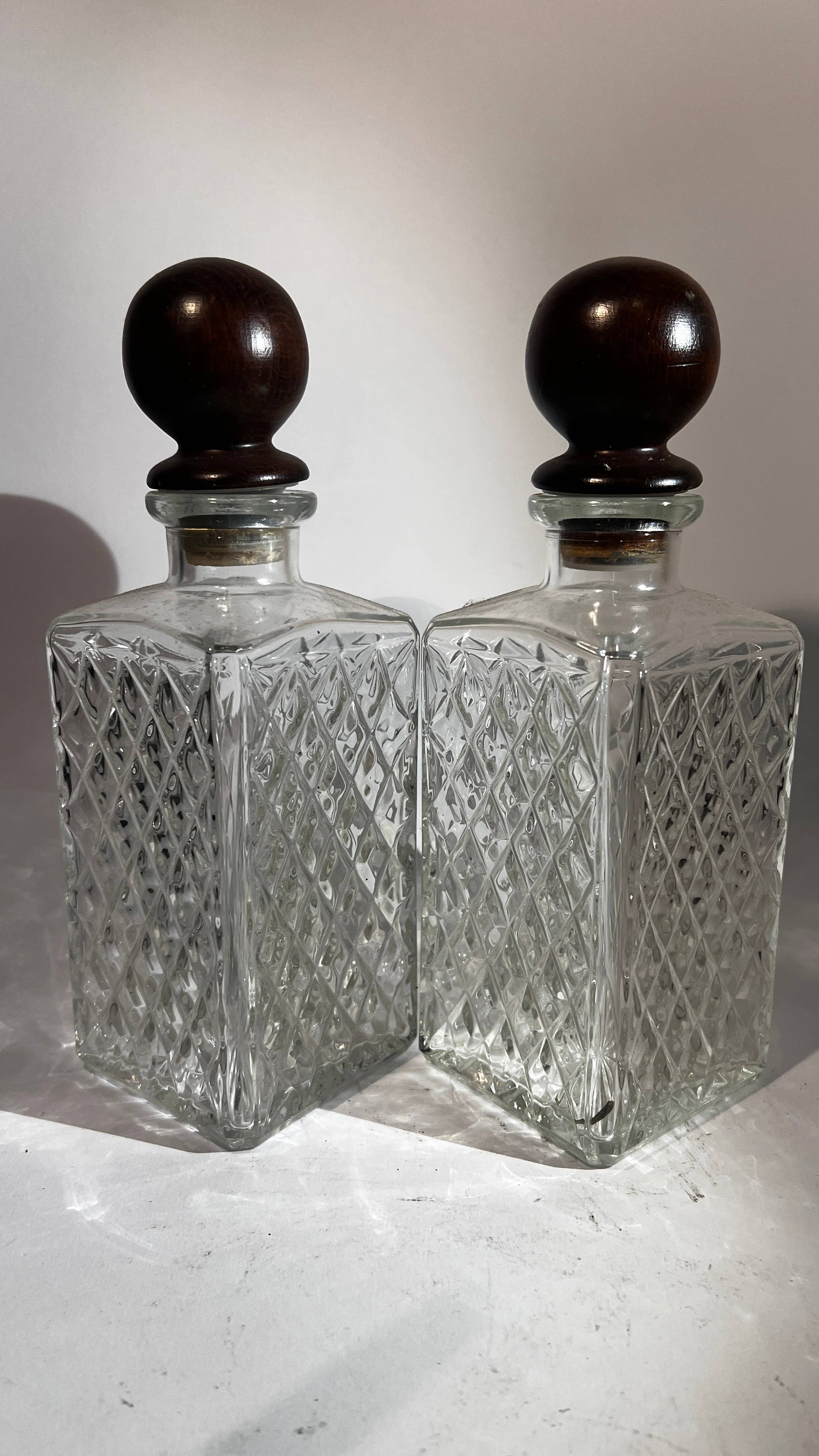 DADA Novecento – Jarra decorativa por atacado – Par de garrafas de cristal boêmio com tampa13