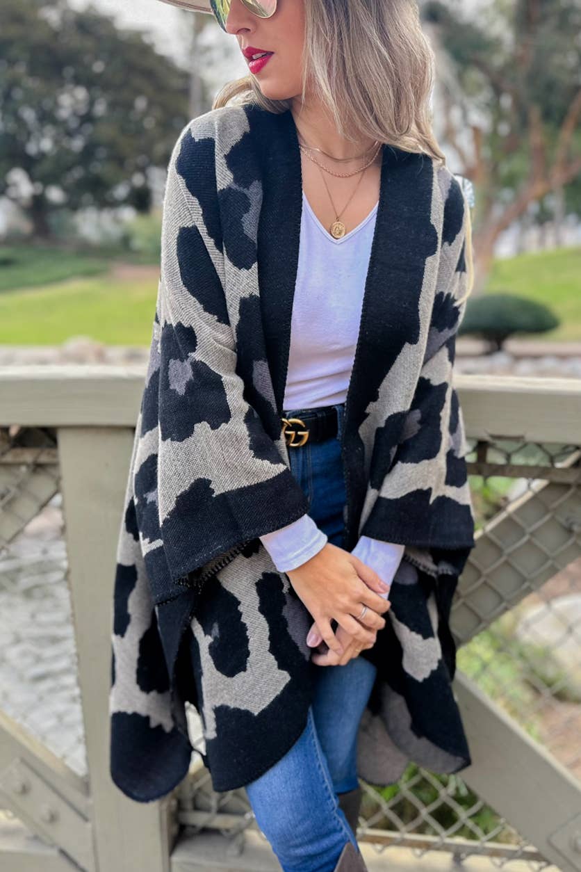 Schwarz Schwarzer, kuscheliger Kimono-Strickcardigan mit Leopardenmuster für den Großhandel auf Faire3