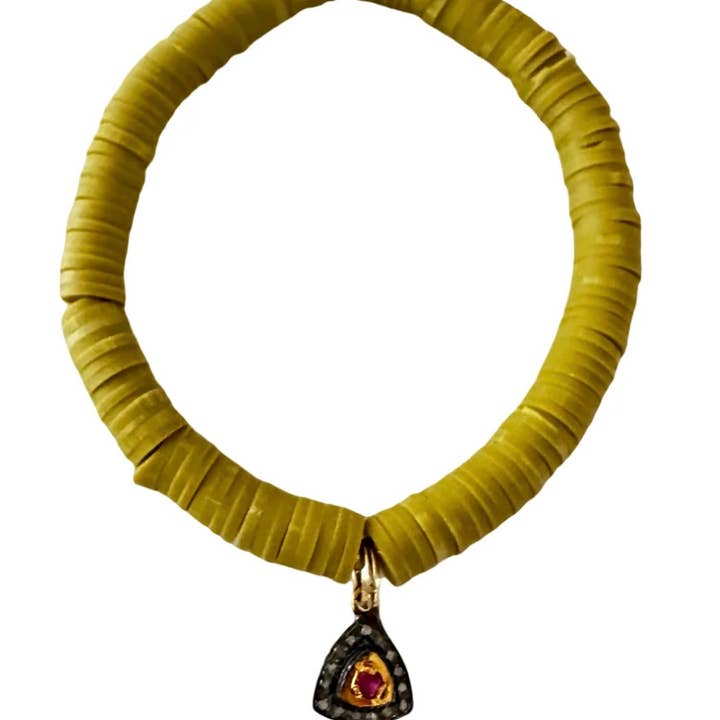 Bracelet en perles d'argile moutarde et triangles rubis et autres tendances Résultats pour bijoux luxe africain en vente B2B. Retours gratuits et paiement à 60 jours sur Faire sur Faire.