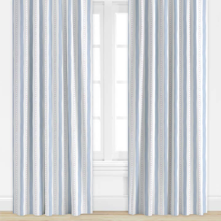 Pannello Drapery Sledge Stripe in Azzurro Chiaro di Camilla Moss per la vendita all'ingrosso da parte di Wheaton Whaley Home