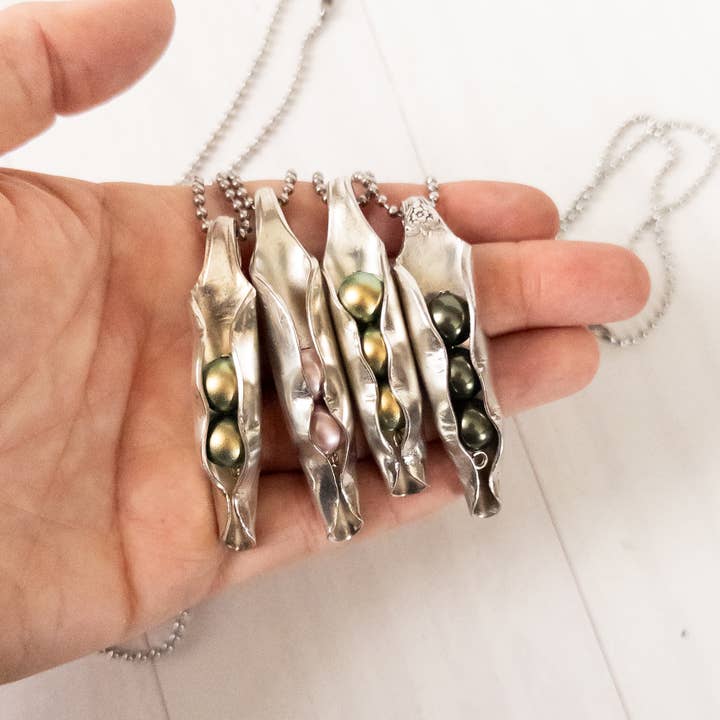 Erbsenschoten-Löffel-Anhänger für den Großhandel von Girl Ran Away With the Spoon