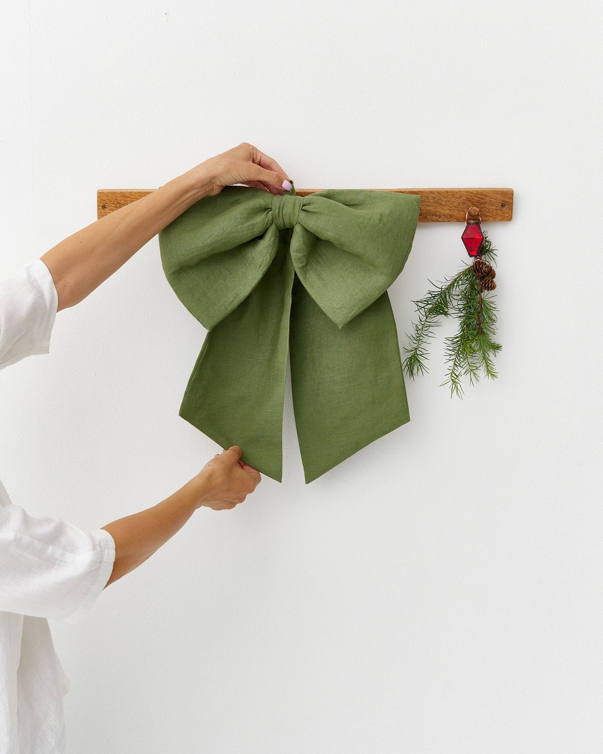 MagicLinen (We handle U.S. import procedures for you) - Wholesale Christmas Decoration - Forest green Linen Decorative Christmas Bow1