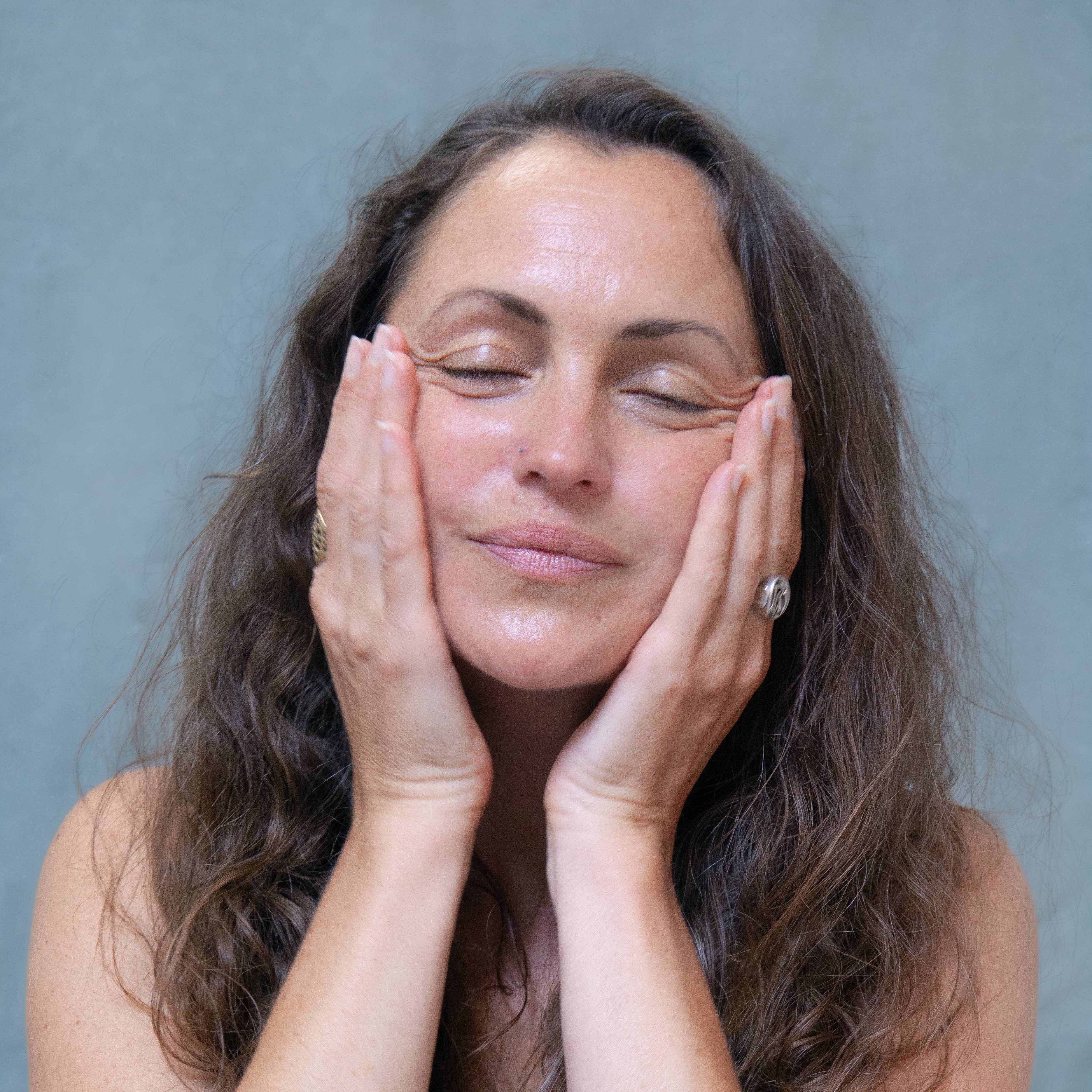 Salix Moon Apothecary – wholesale Facial oil – Botanical Facial Oil | Restorative | Dry or Mature skin3