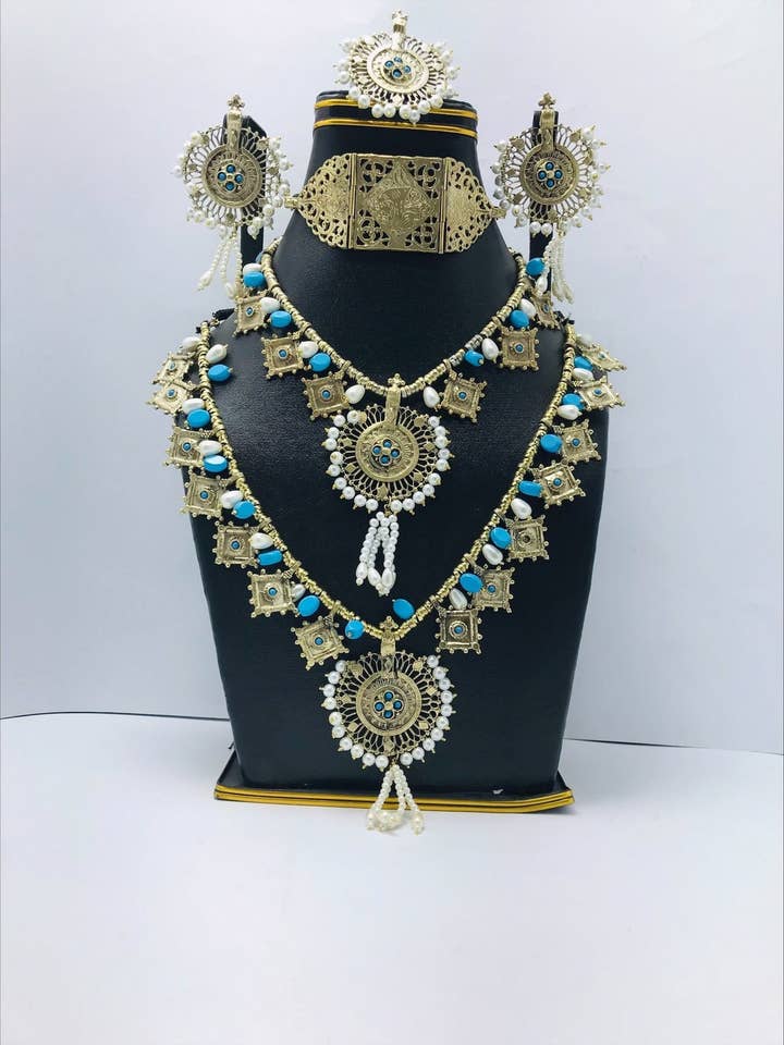 Ensemble de bijoux Hasli en perles turquoises, ensemble de bijoux cinq pièces pour la vente par vintarust