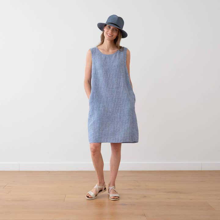 Robe élégante en lin sans manches Julia Large Stripe Blue pour la vente par LinenMe