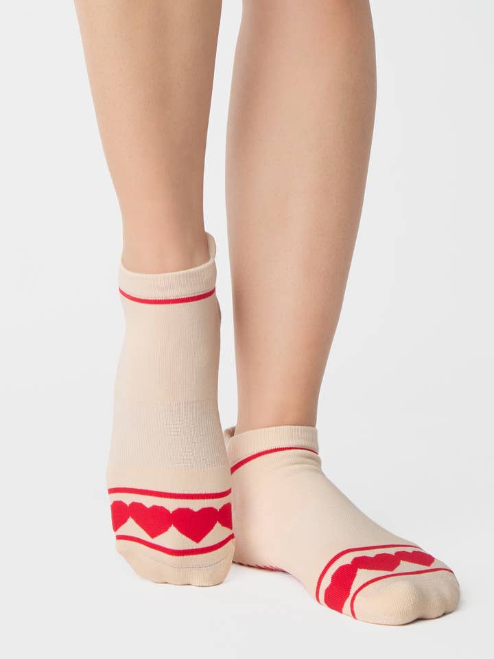 Chaussette à adhérence totale Heartstrings pour la vente par Pointe Studio