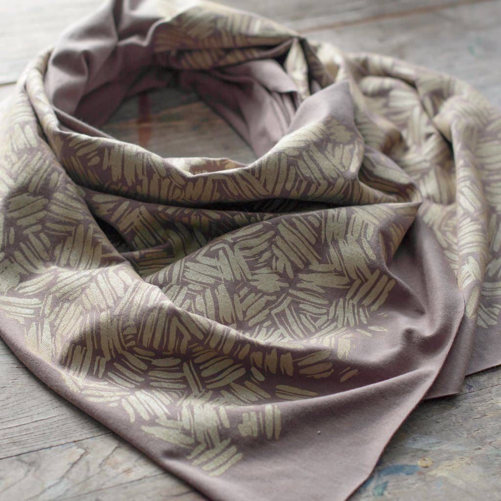 Morris & Essex – wholesale Scarf – Women's – Gold Brushstrokes Pattern Scarf2