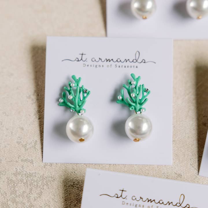 St Armands Designs of Sarasota - Vente Boucles d'oreilles pendantes - Mini-boucles d'oreilles tendance en corail turquoise et perles9