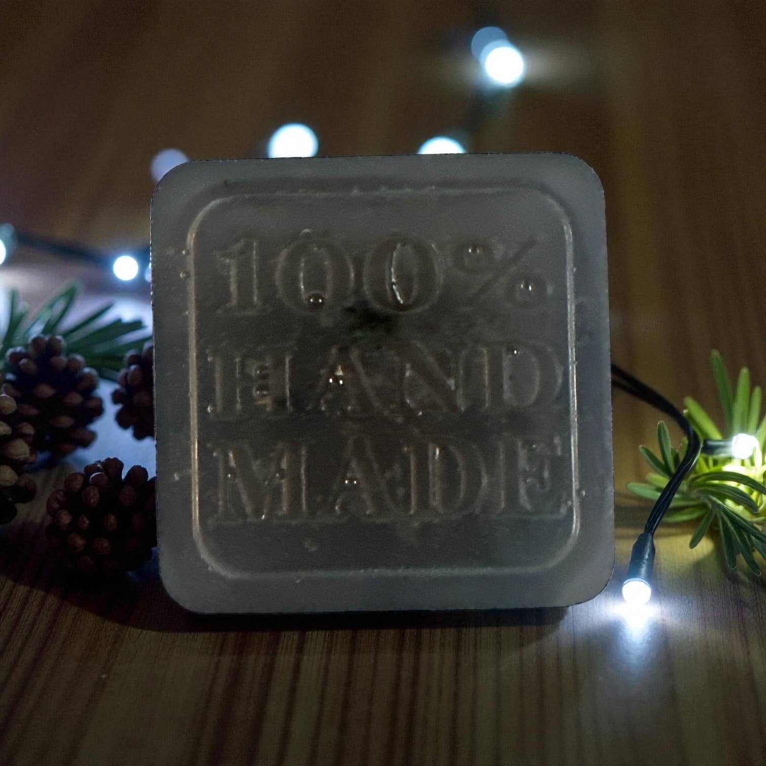 Well Fed Wolf L.L.C. - Wholesale Zeepblok - Bosbessentijmhennepzaadolie, indigo-poederzeep 2,5 oz