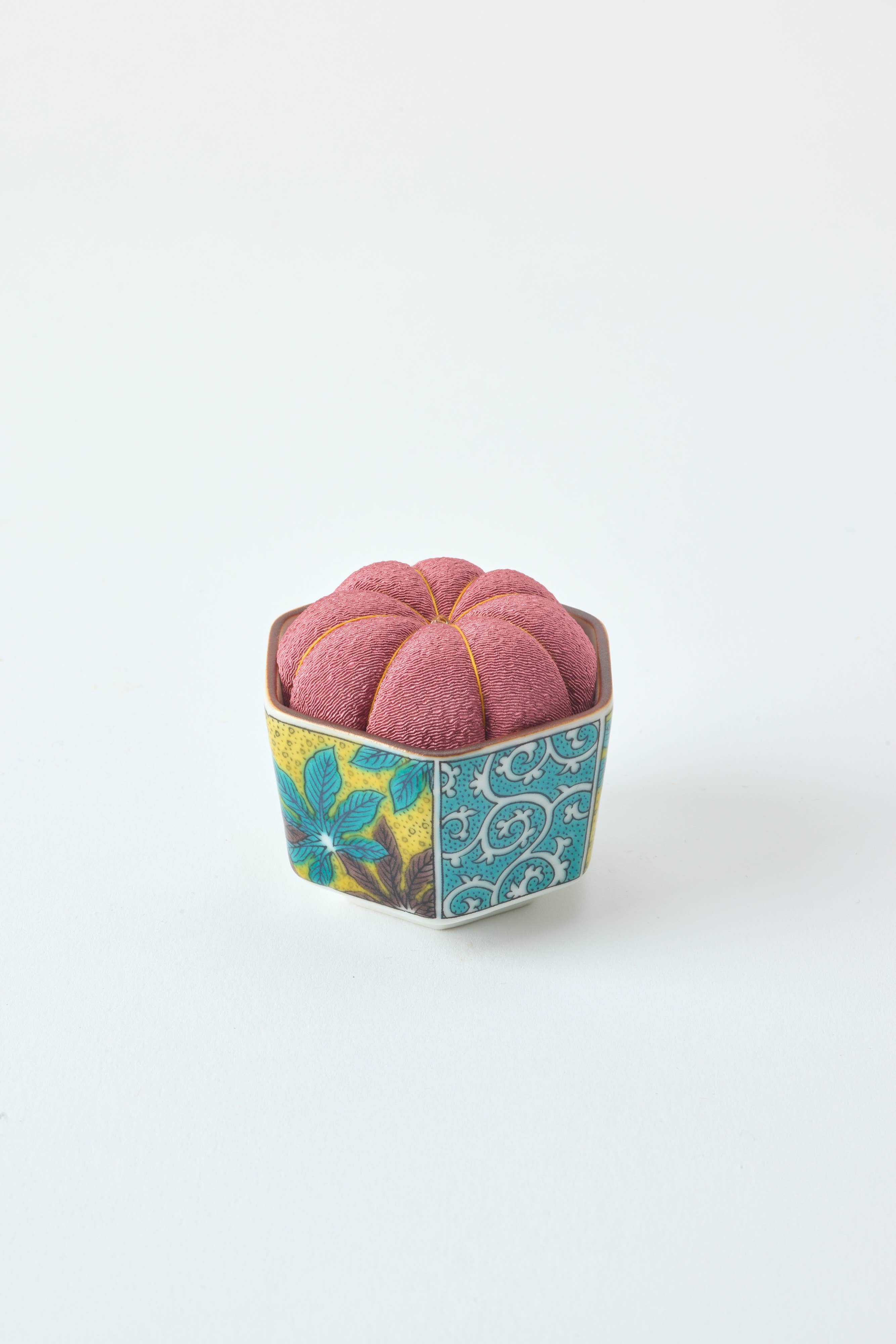 hiro - Wholesale Embroidery/Cross Stitch Supplies - Kutani  Pincushion  Yoshidaya1