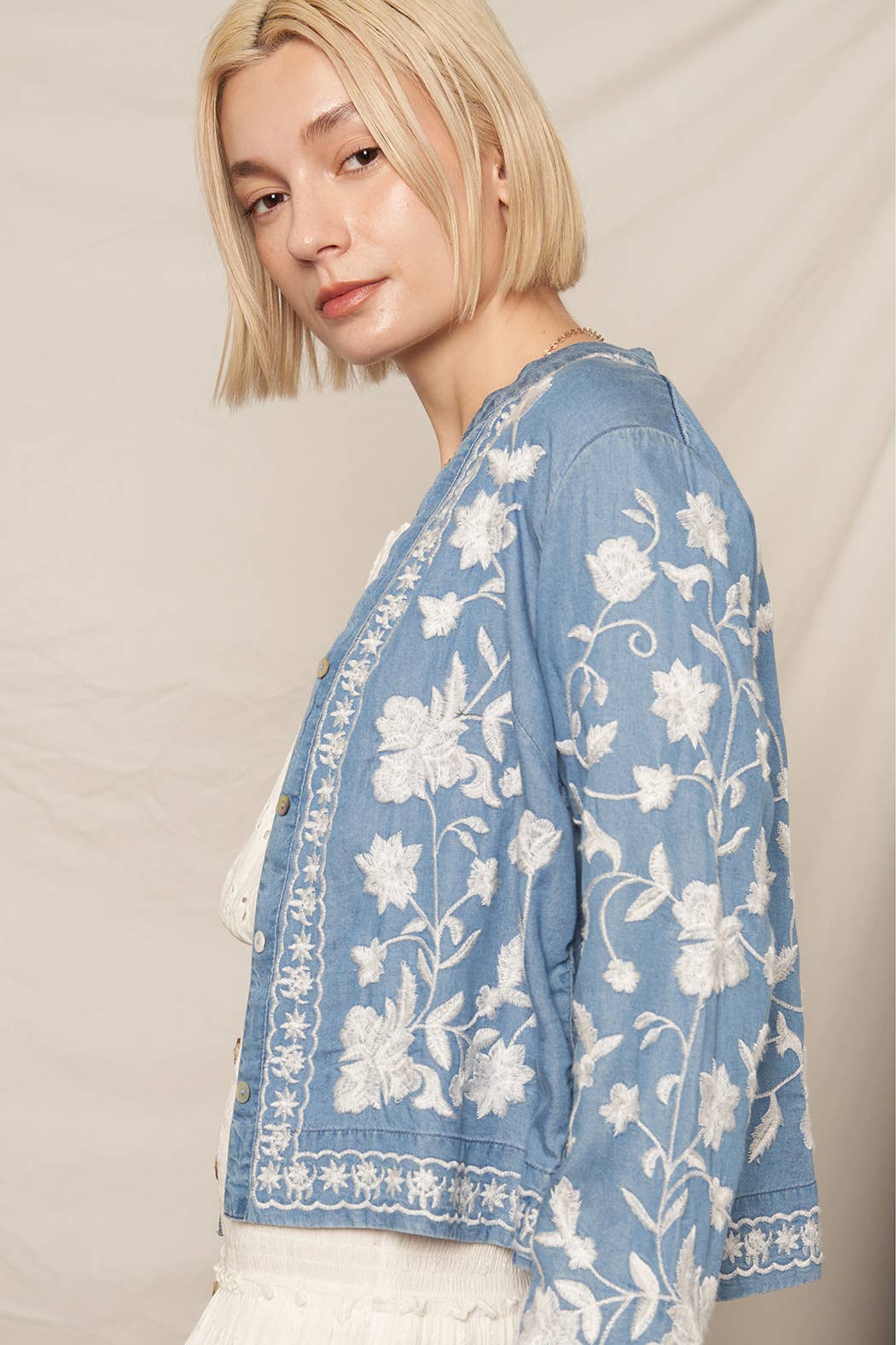 En Crème - Wholesale Blouse - Women's - Long Sleeve Embroidered Denim Button Down Top11