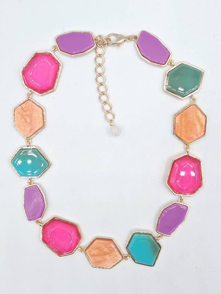 Short acrylic necklace NK20241021-10MN for wholesale by LORIANE CREATION
