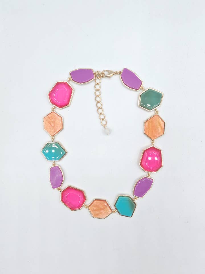 Short acrylic necklace NK20241021-10MN for wholesale by LORIANE CREATION