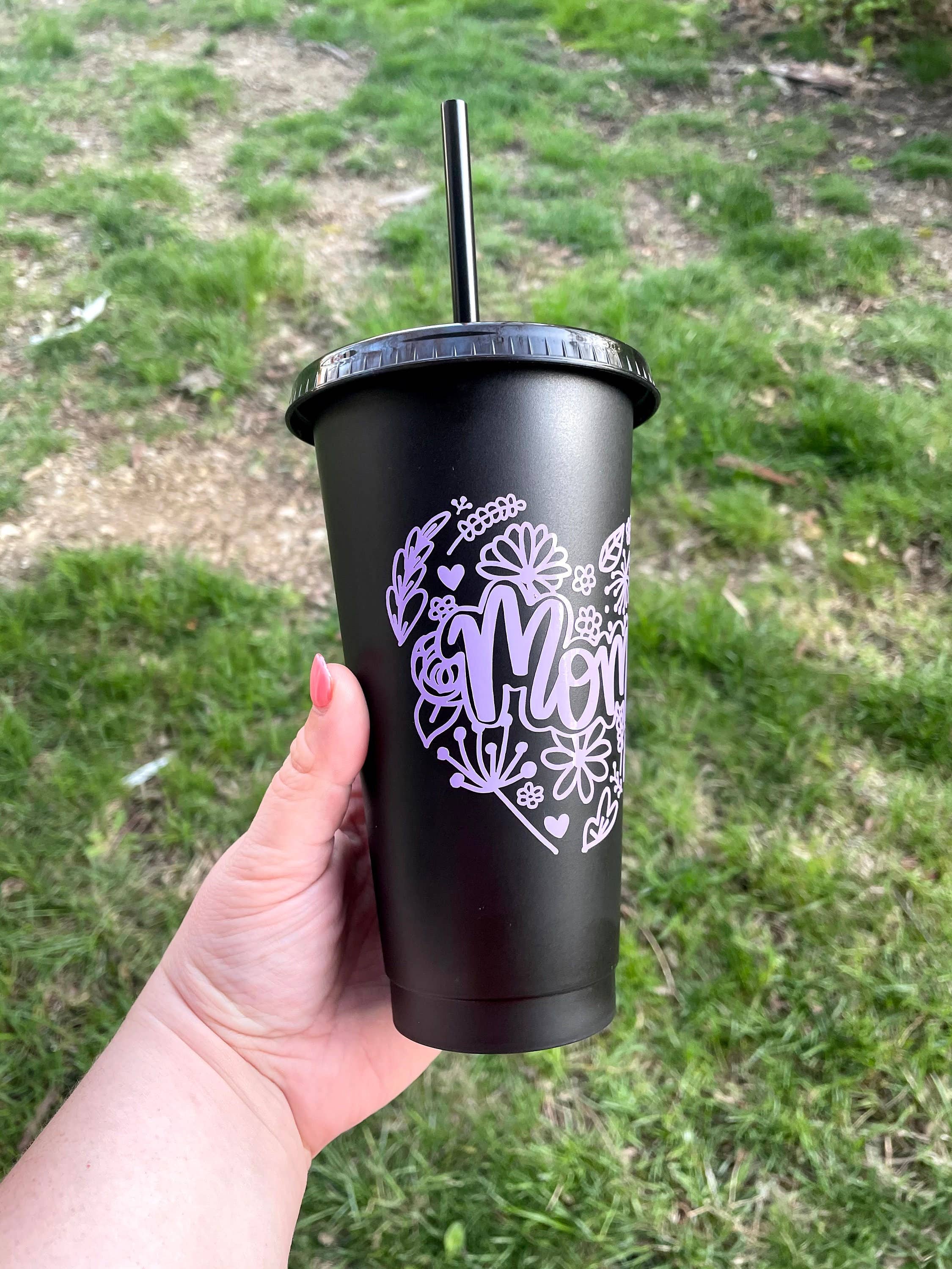 Cre8tionsByCaitlynn – Großhandel Thermotasse/-becher – Mom Mattschwarzer Starbucks-Becher, Starbucks-Tasse für Mama, Muttertag, Mama Kaffeetasse, Mama Eiskaffeetasse1