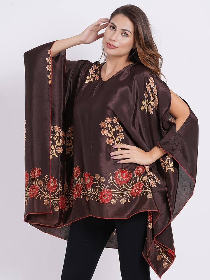 Kvinnors designerponcho med huva, blandad sats V-ringning mixsats för wholesale av Wevez