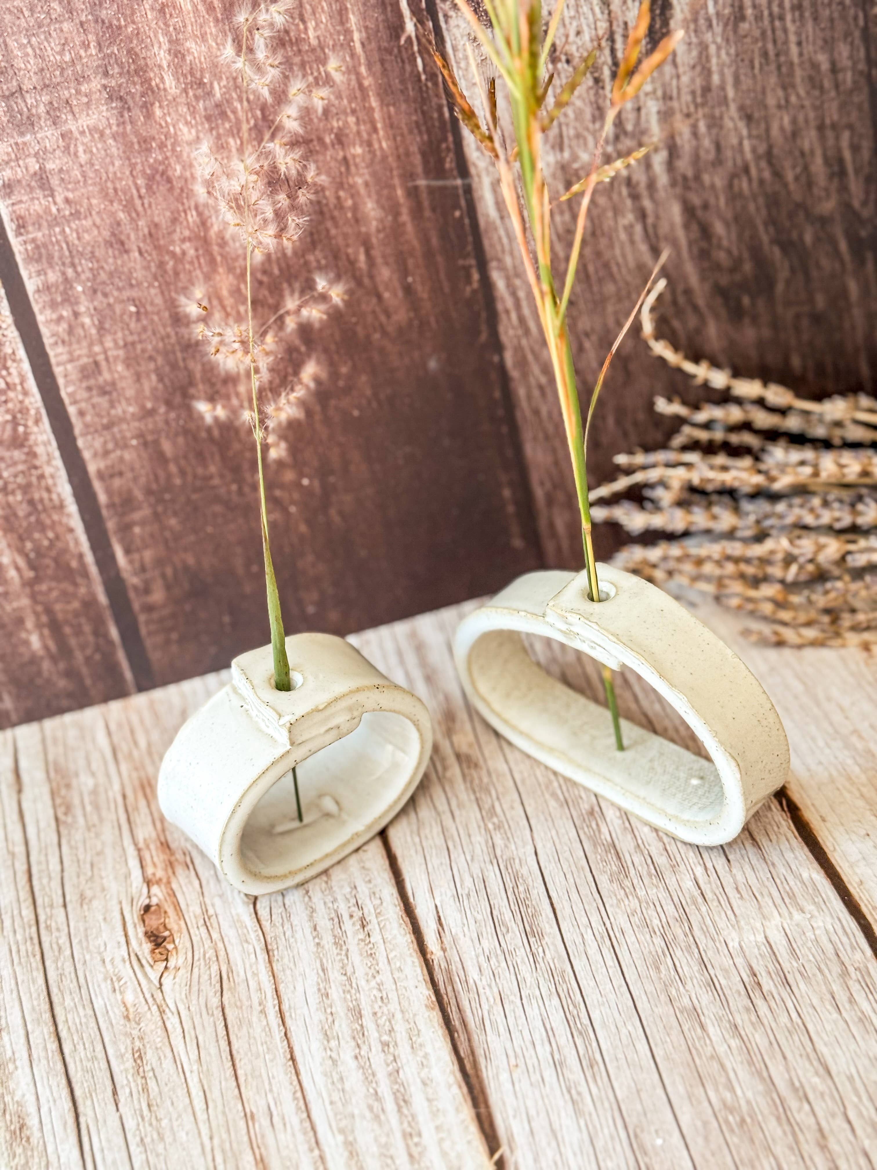 Wolf and Clay Pty Ltd - Vente Assiettes/plats/bols de décoration - Support Floral Décoratif en Céramique - Boucle3