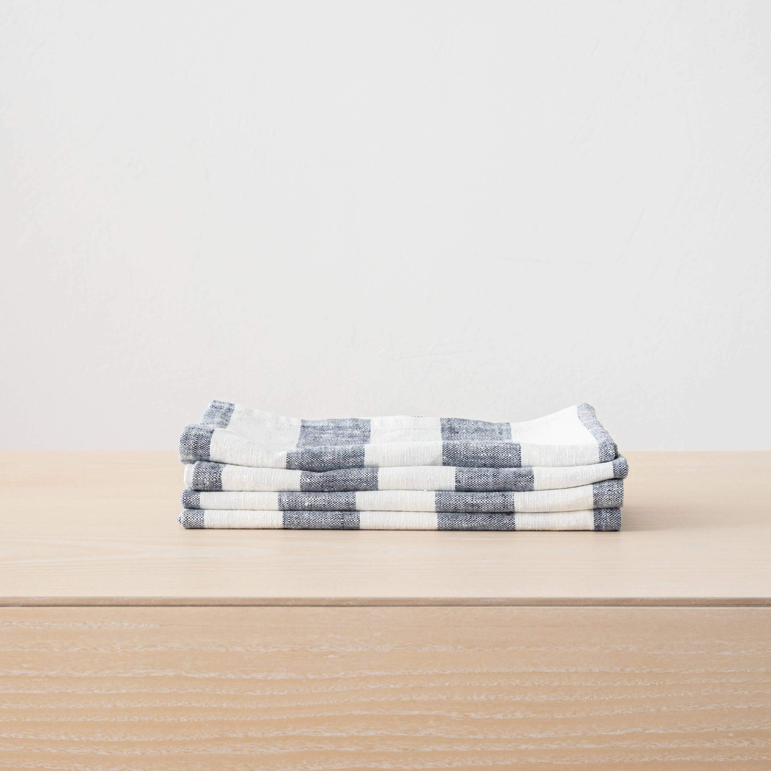 LinenMe - Wholesale Dinner & Cloth Napkin - Linen Napkin Off White Blue Philippe, Striped Washed Linen1