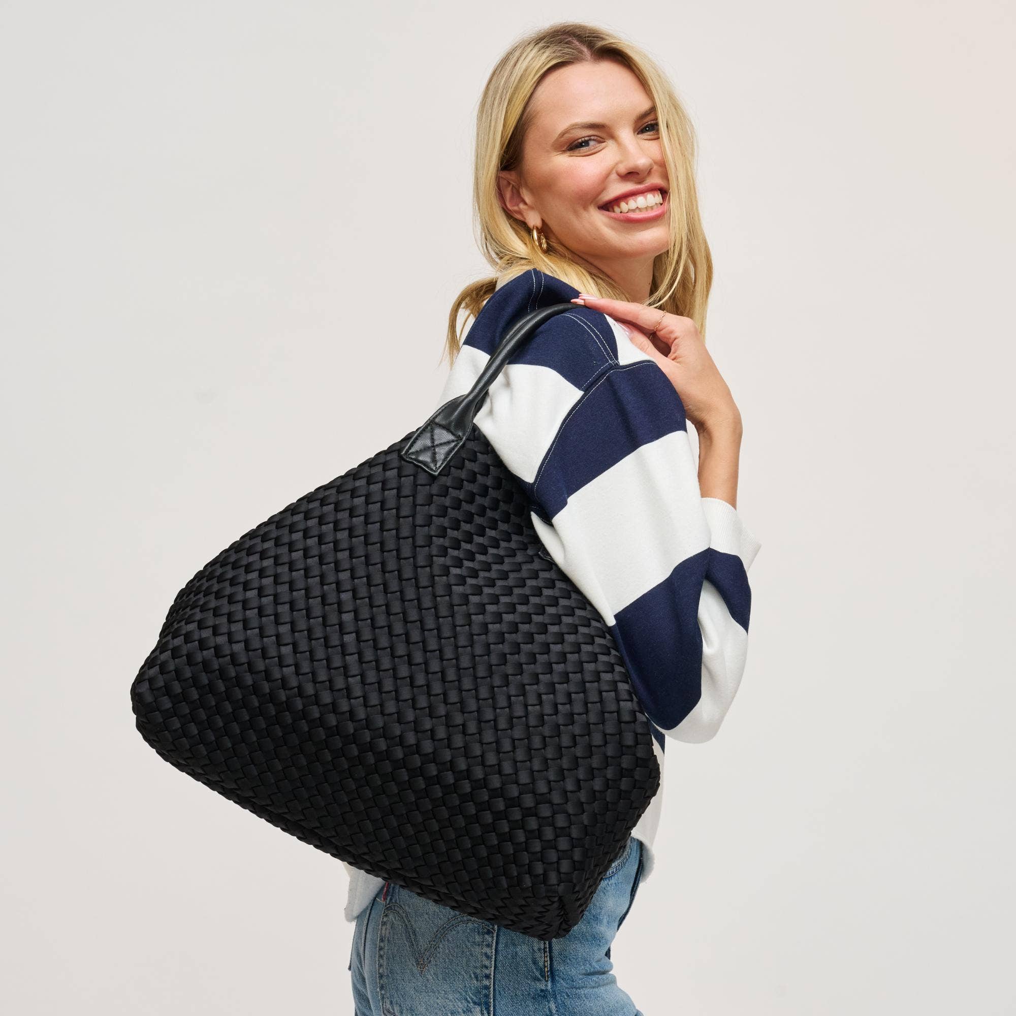 Urban Expressions – Großhandel Tragetasche – Damen – Ithaca Tote aus gewebtem Neopren mit veganem Lederhenkel2