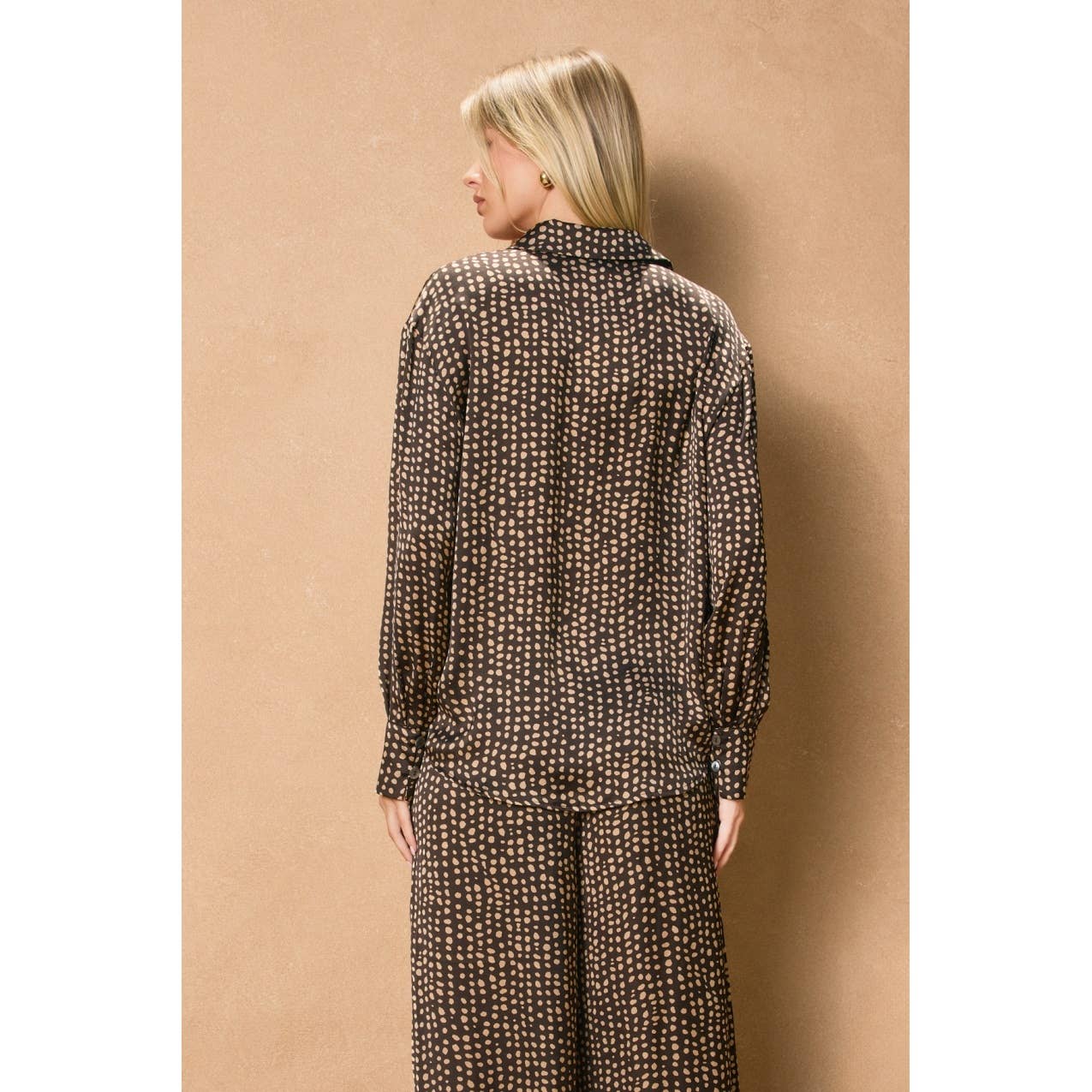 UMBER TAUPE Smoke and Sand Collared Shirt (1) for wholesale on Faire2