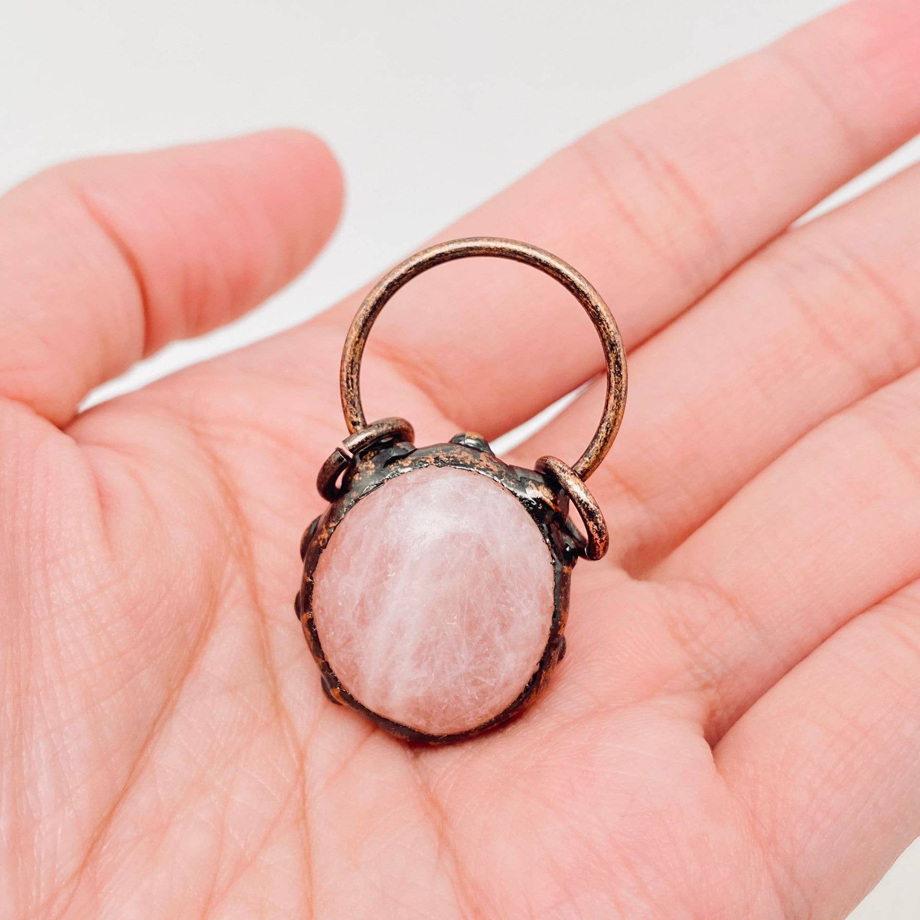 Mio Queena - Wholesale Spiritual Stone/Crystal - Multi-style Amorphous Natural Rough Stone Pendant - CS8