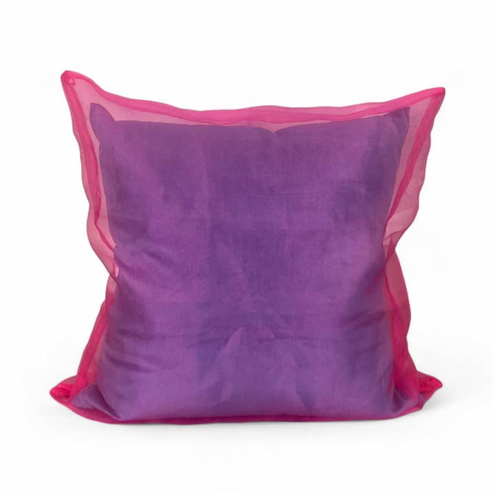 almohada de terciopelo MEMORY a medida + funda de organza para venta al por mayor de Mommani Threads