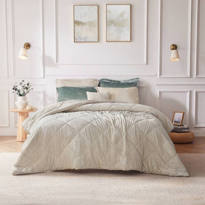Olliix - Wholesale Bedding Set - Velvet Quilted Diamond Comforter Set, Champagne8