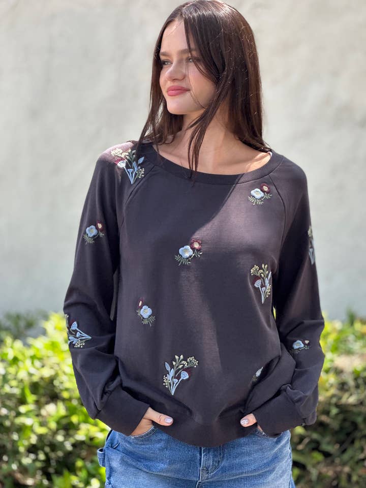 Sweatshirt met geborduurde wilde bloemen voor wholesale door WASH LAB