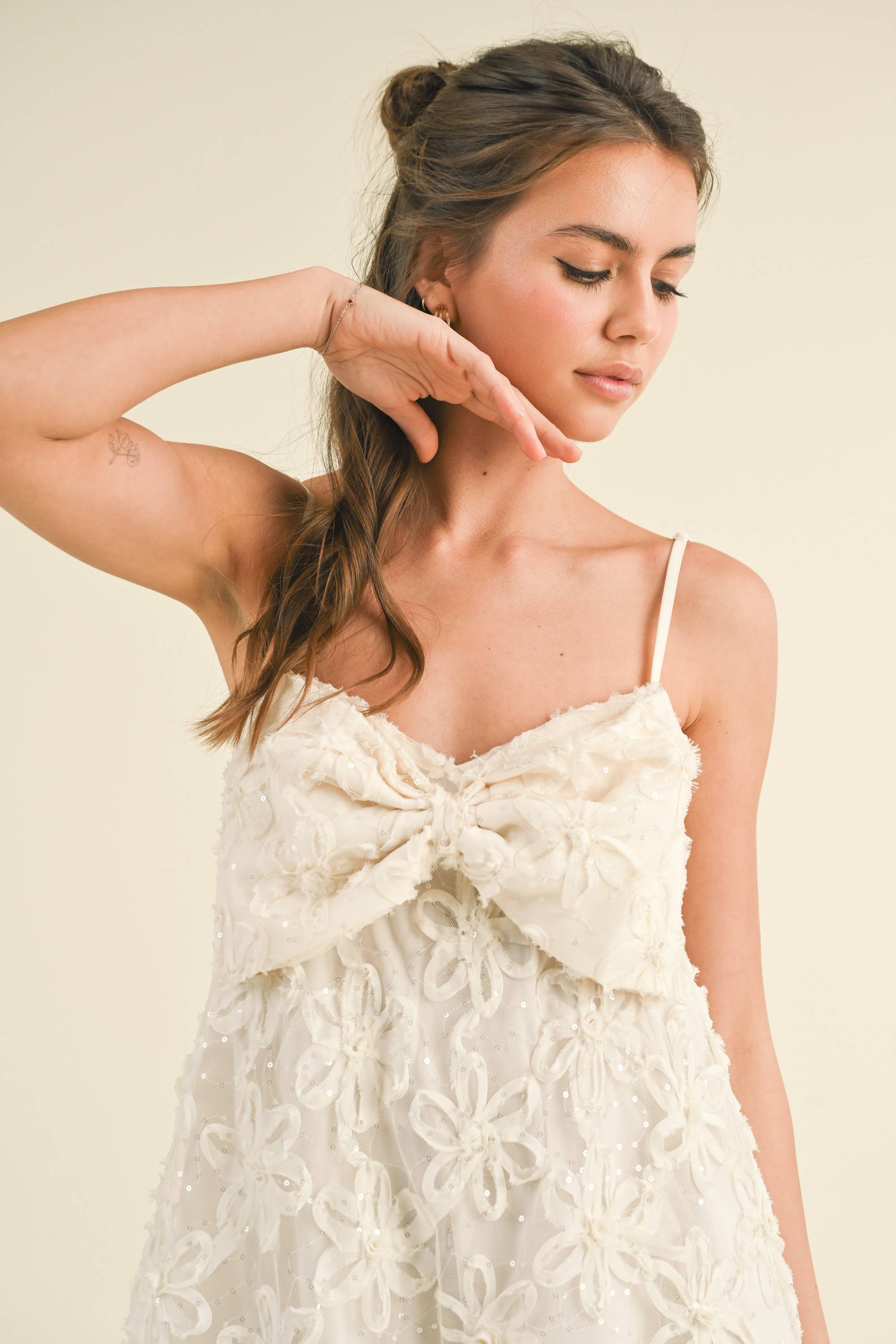 Klesis - Vente Robe – femme - ID7798A MINI-ROBE POUR BÉBÉ AVEC NŒUD EN APPLIQUE 3D ET PAILLETTES7