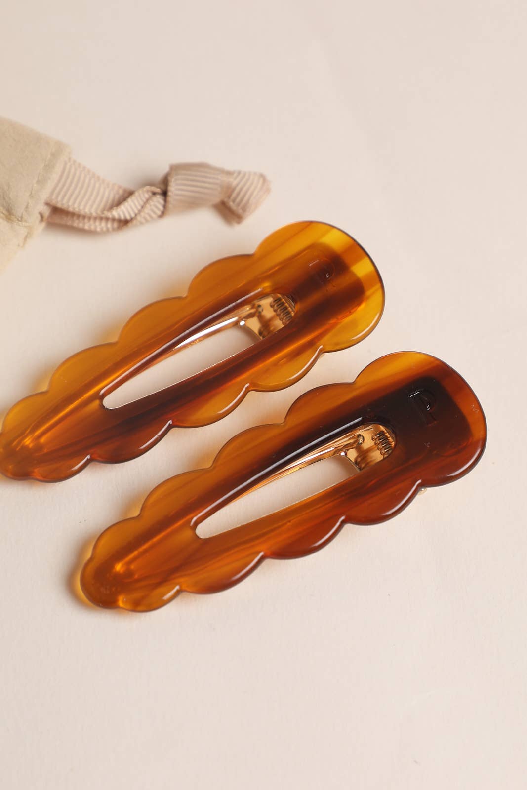 Peignee Paris – Engroshandel Hårspænde – Kvinder – Signature hårklemmer - Ebony (par)2