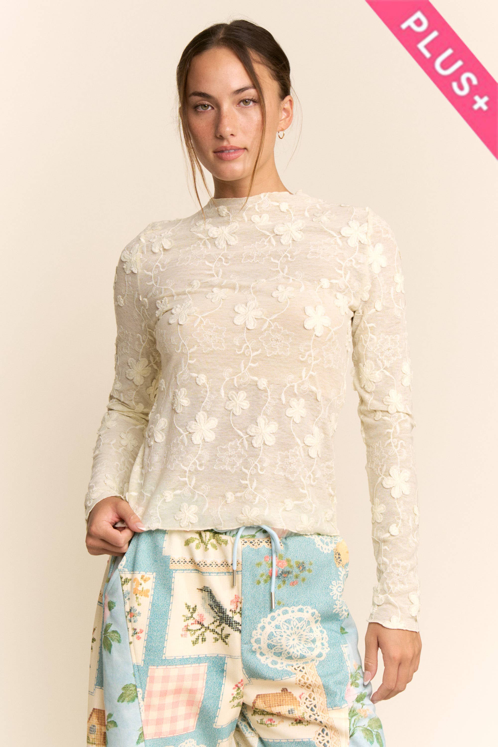 Davi & Dani - Wholesale Gebreide top - Dames - PLUS LANGE MOUWEN GEBORDUURDE MOCK NECK MESH TOP0