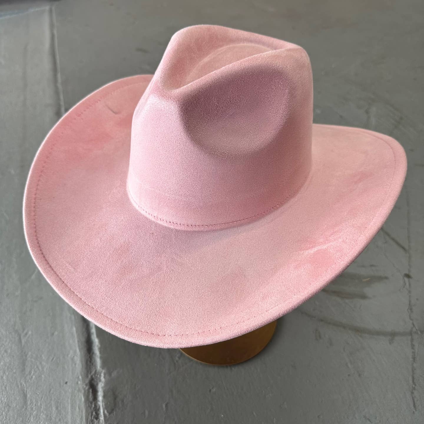 One and Only Accessories – wholesale Cowboy Hat – Women’s – Vegan suede cattleman cowboy hat stiff flat brim Stylish hat33