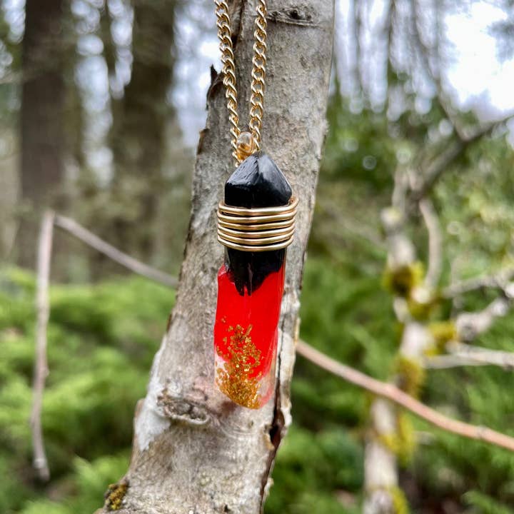 BlueButterflyBazaar - Wholesale Pendant/Charm Necklace - Queen of Naboo Kyber Crystal Necklace, Limited Edition, Force Universe