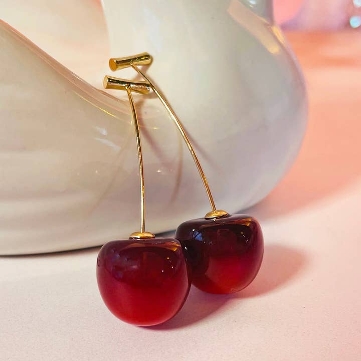 A Shop of Things – Großhandel Ohrhänger – Kirsch-Ohrringe mit goldfarbenem Stiel0