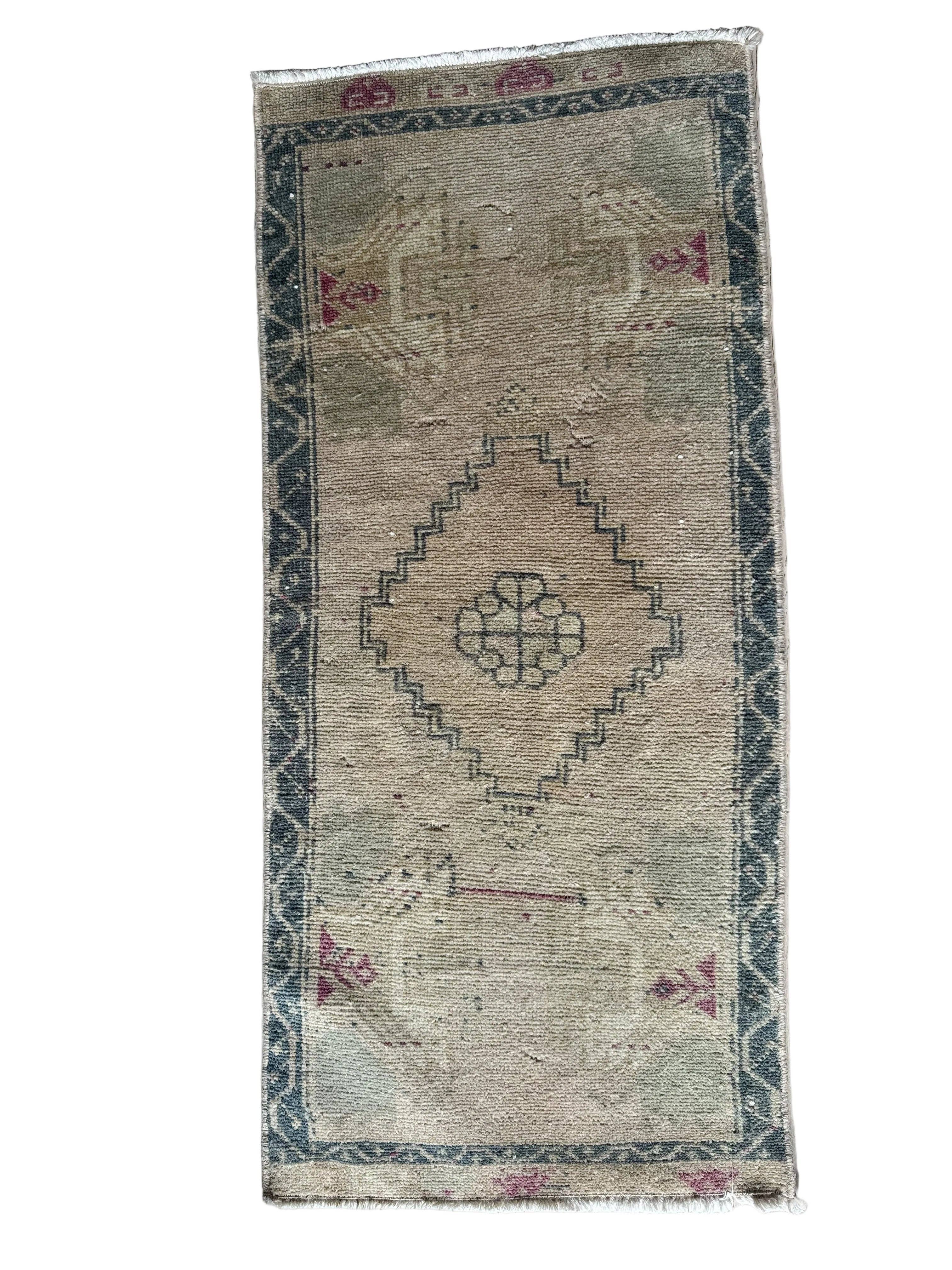 peony + olive - Wholesale Area Rug - Mini Vintage Rug No. 491