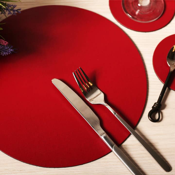 Uppsättning av 4 Merlot Elementary Round Leatherboard bordstabletter 1 för wholesale av The Dapper House