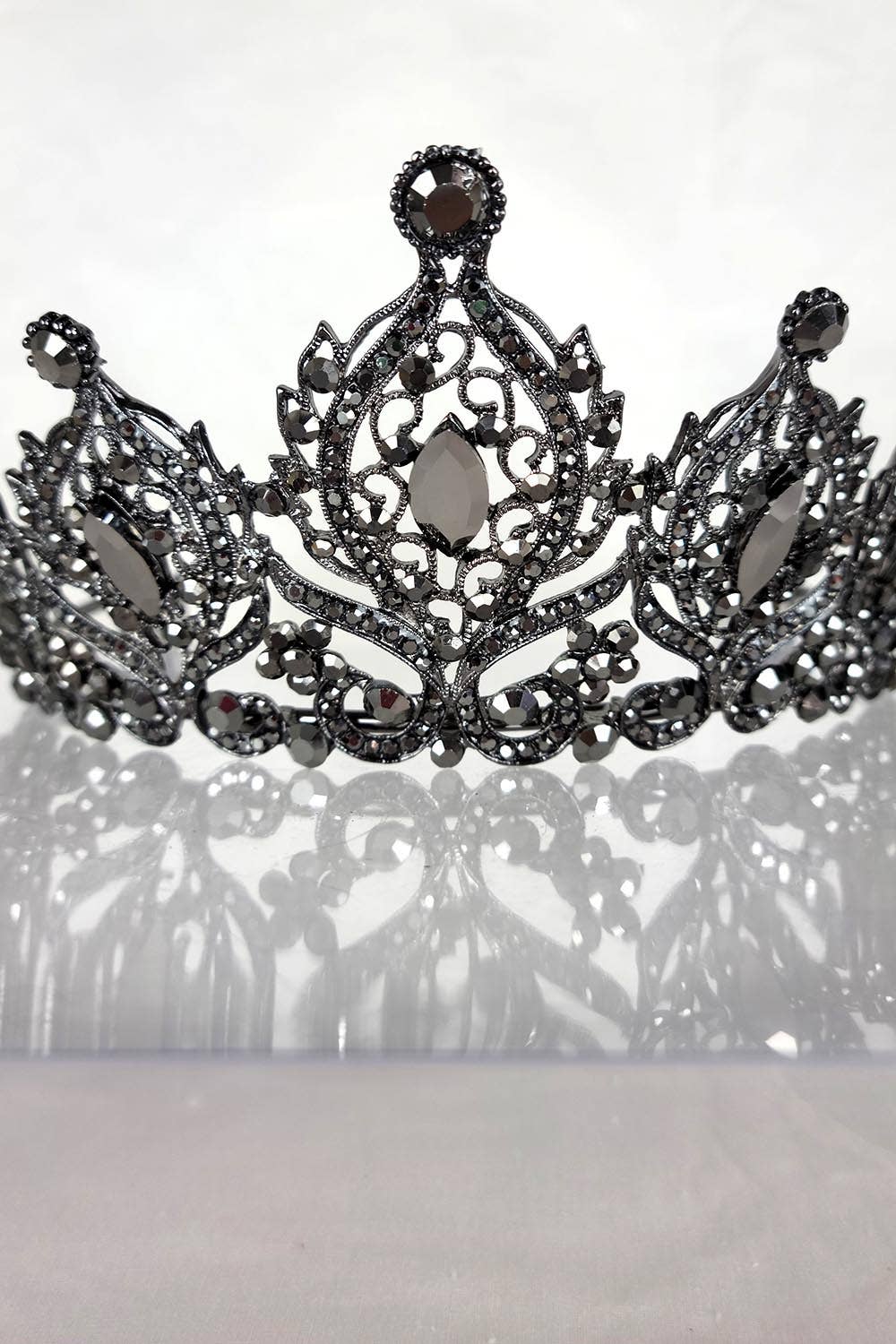 Chicas - Wholesale Tiara - Women's - One Size Fits All Tiara With Jewels HT93327