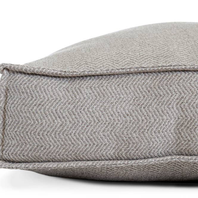 Chaise longue pour animaux de compagnie en Foggy Feline pour la vente par The Houndry