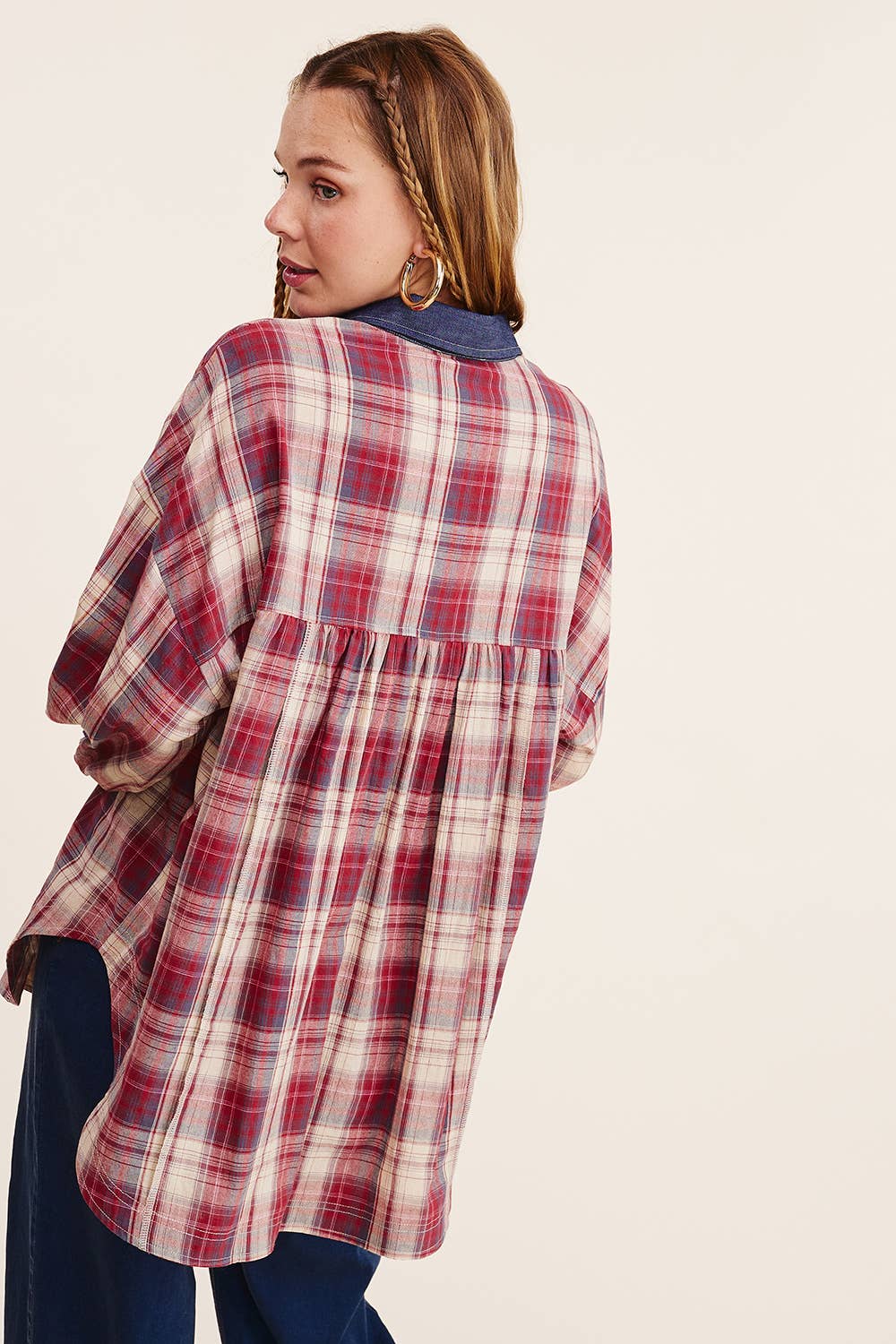 Listicle – Engroshandel Skjorte med buttondown – til kvinder – Blandet ternet oversized skjorte med knapper18