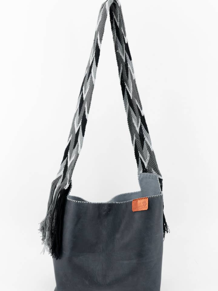 PIAMA TOTE BAG MITTEL / SCHWARZ - GRAU #200005 für den Großhandel von Joaquina Cayetana