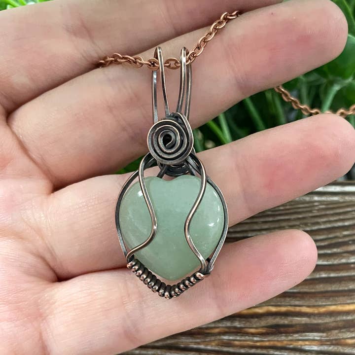 Fio de pedra preciosa aventurina verde pequeno envolto pingente em forma de coração por atacado de Handmade by Marlayna