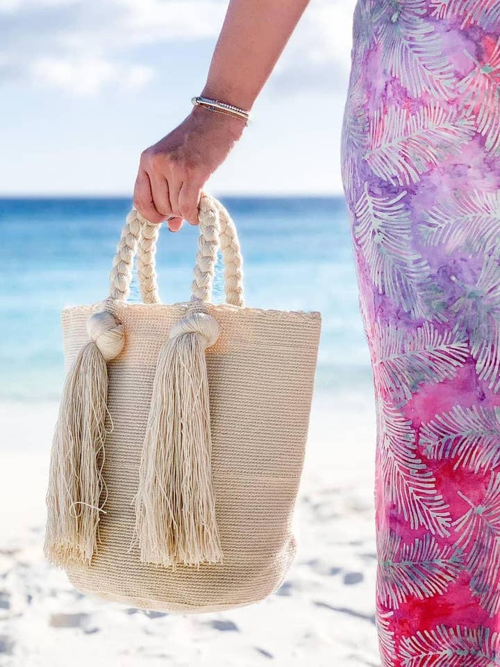 MOCHILA WAYUU DE COR ÚNICA FEITA À MÃO por atacado de Bynes New York